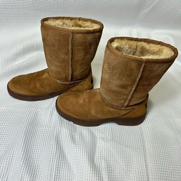 UGG size 6 Suede Chestnut Youth Girls US Size 6. A679 - Picture 3 of 8
